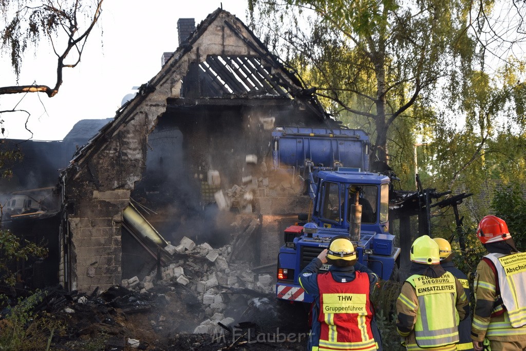 Grossfeuer Einfamilienhaus Siegburg Muehlengrabenstr P0951.JPG - Miklos Laubert